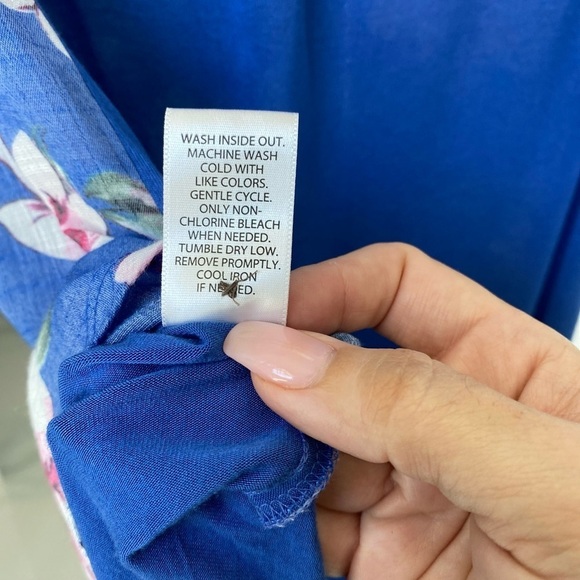 Candie's Blue Floral Hawaiin shirt size small - Picture 6 of 9